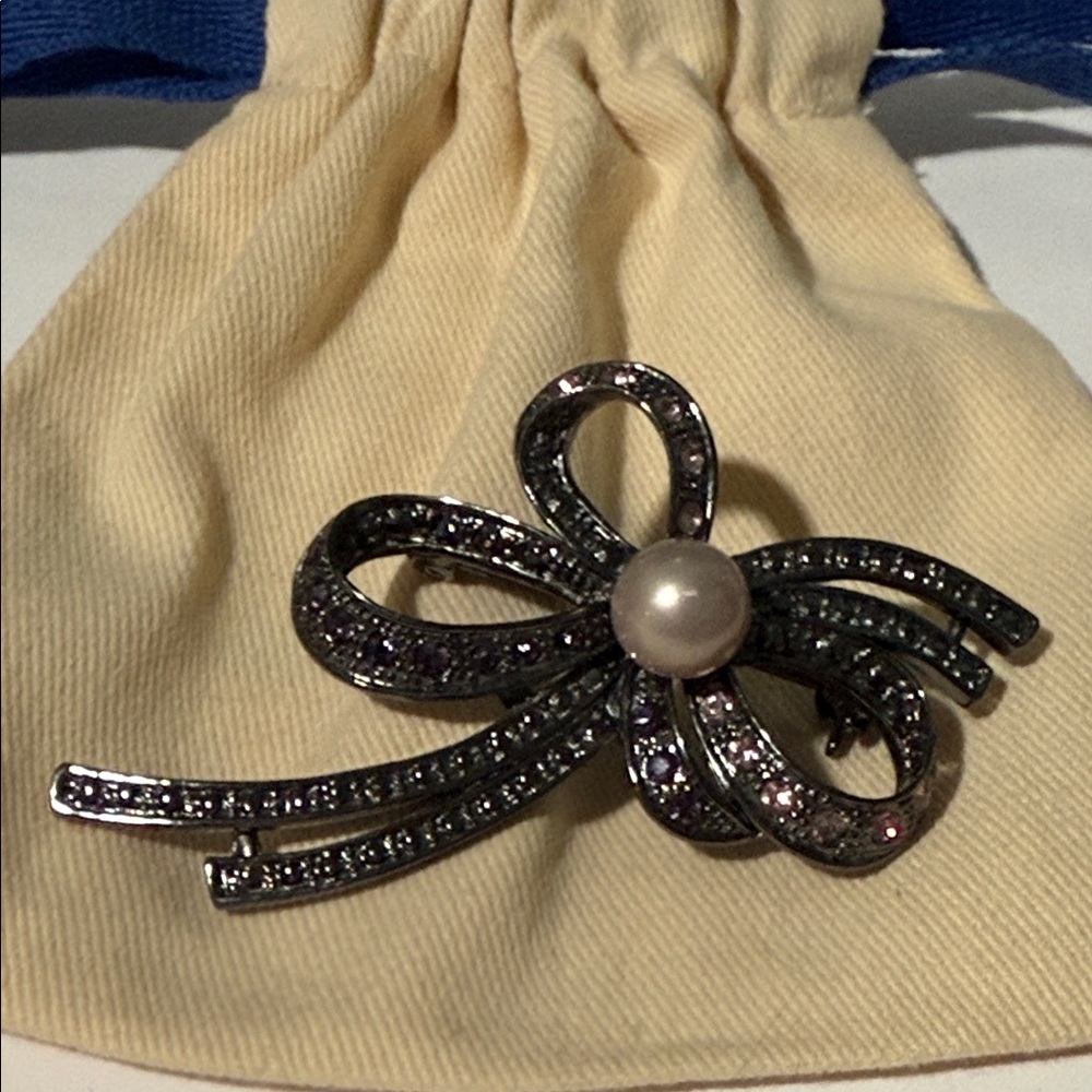 Elegant Black Bow Brooch with Pearl Accent